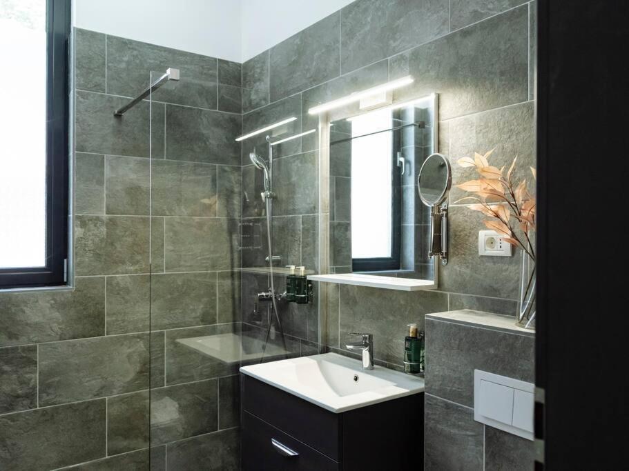 Central 5 Apartment - New Building & Parking بوخارست المظهر الخارجي الصورة